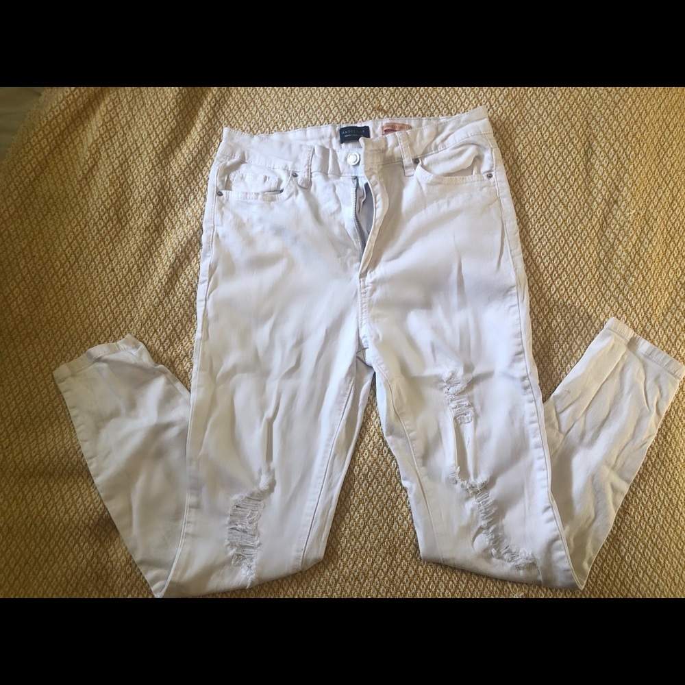 White Denim Jeans; Ripped